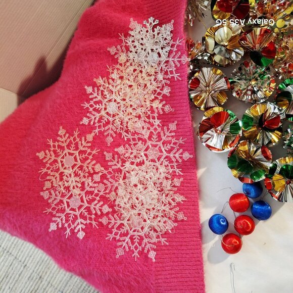 Vintage Christmas Tree Ornaments Mix Foil Pinwheels & Plastic Snowflakes 56 Pcs - Picture 4 of 6